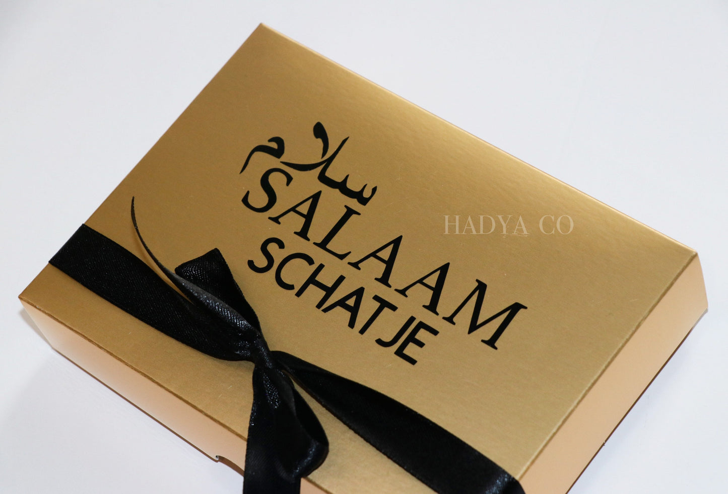 Deluxe Zam Zam Water, Dates and Ferrero Rocher Gift Set - Nikkah/ Wedding/ Birthday Gift - Also for Aqiqah/ Groom/ Bride/ Wedding Invitation
