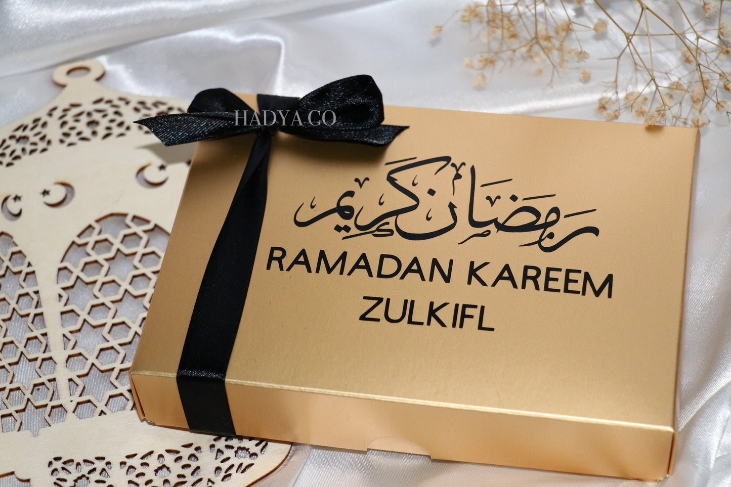 Luxury Ramadan Gift for Iftar - Zam Zam Water, Chocolates and Medjool Dates