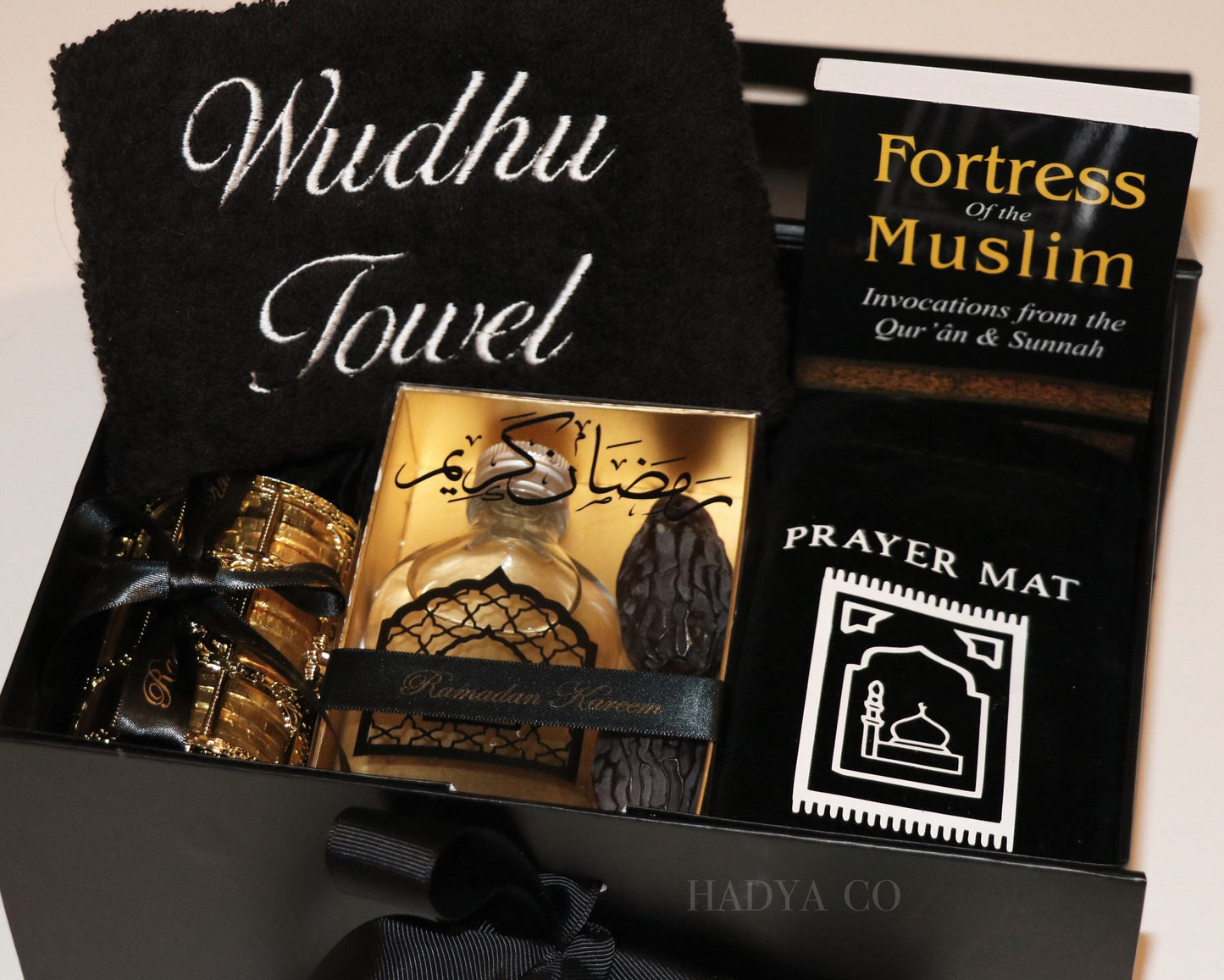 A Gift Of Sunnah Hamper | Luxury Giftbox of Sunnah Gifts for Ramadan /Eid/ Nikkah - Zam Zam Water, Dates, Wudhu Towel, Dua Book, Miswaak