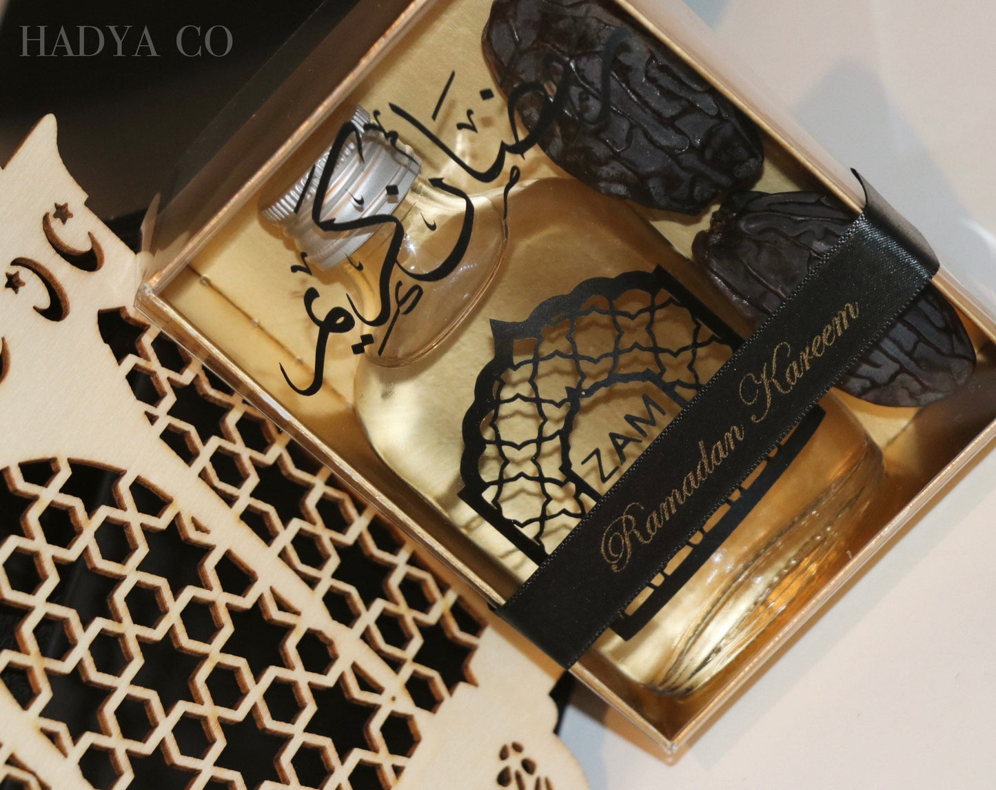 Zam Zam Water & Dates Gift Set - Perfect for Weddings, Nikkah, Aqiqah, Jalsa, Umrah, Hajj, Ramadan or Eid (Islamic Gifts) | by Hadya Co