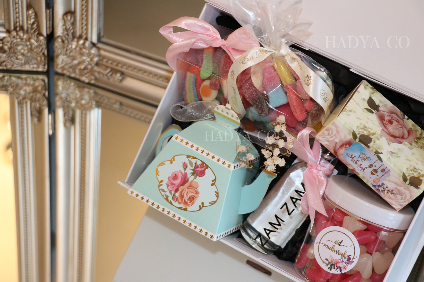 Vintage Hamper Gift Box - Perfect Gift Ramadan | Eid | Birthday |Bridesmaids | Nikkah |Wedding | Mothers Day | New Mum Gifts