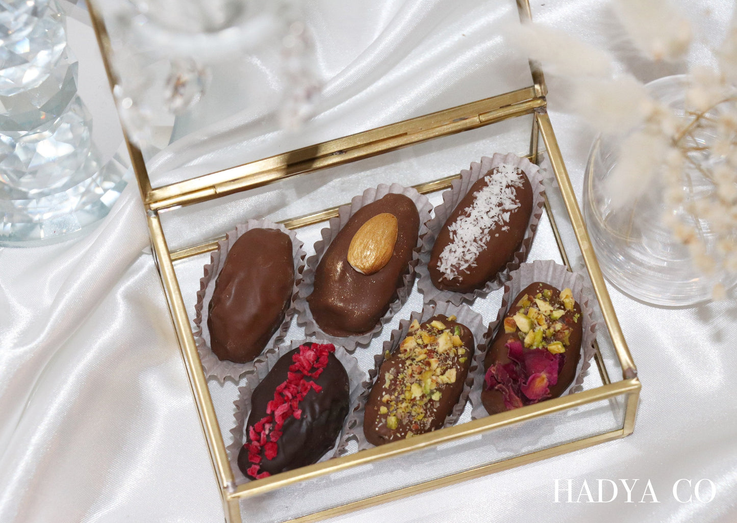 Deluxe Ramadan & Eid Dates Giftbox | Luxury Gourmet Chocolate Dates | Ramadan Special | Islamic Gifts - Artisan Belgium Chocolate