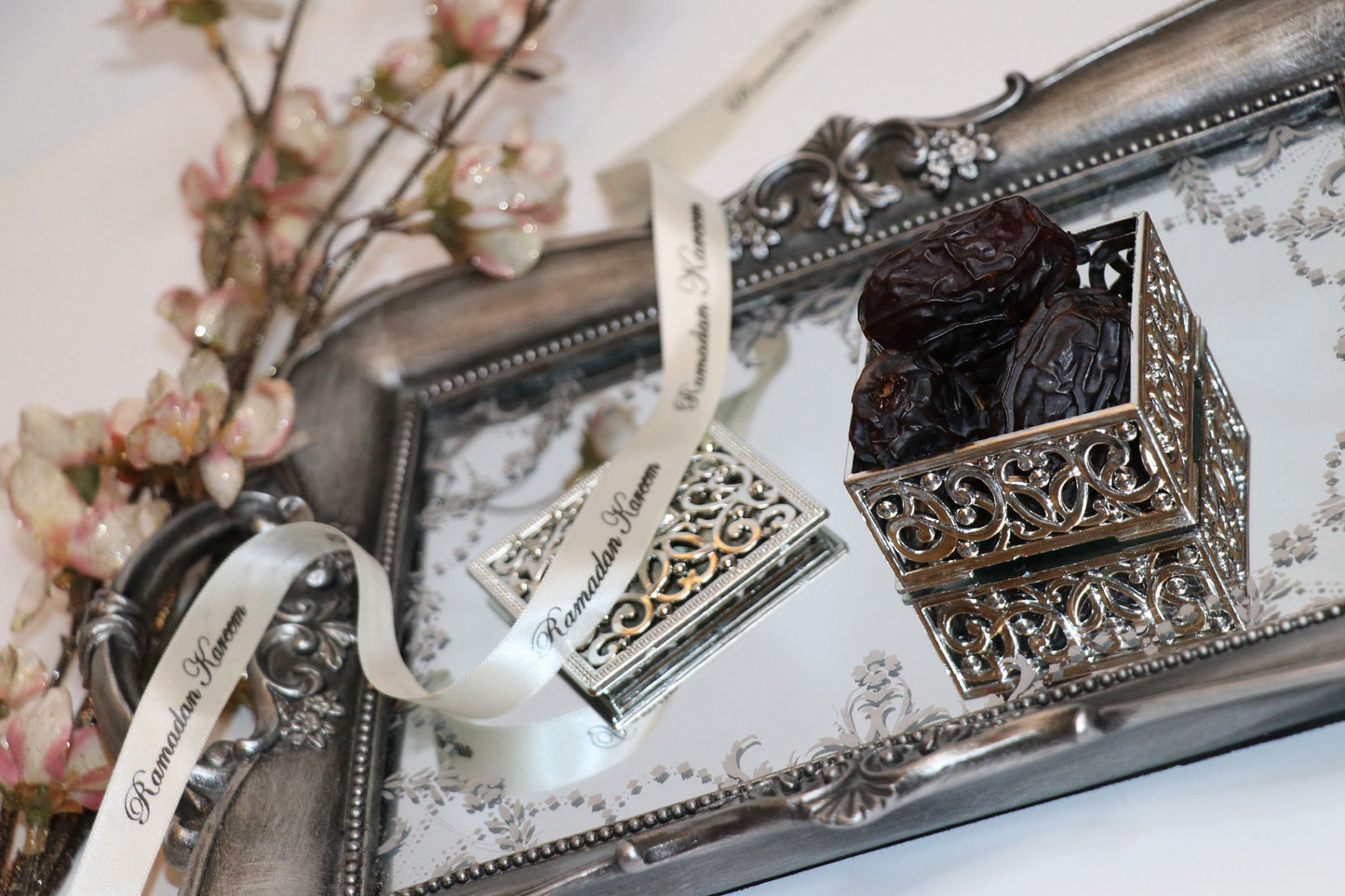 Trinket Box Favours for Chocolates, Macaroons, Dates, Sweets - Perfect for Weddings/ Nikkah/ Aqiqah/ Ramadan/ Eid/ Graduation/ Islamic Gifts