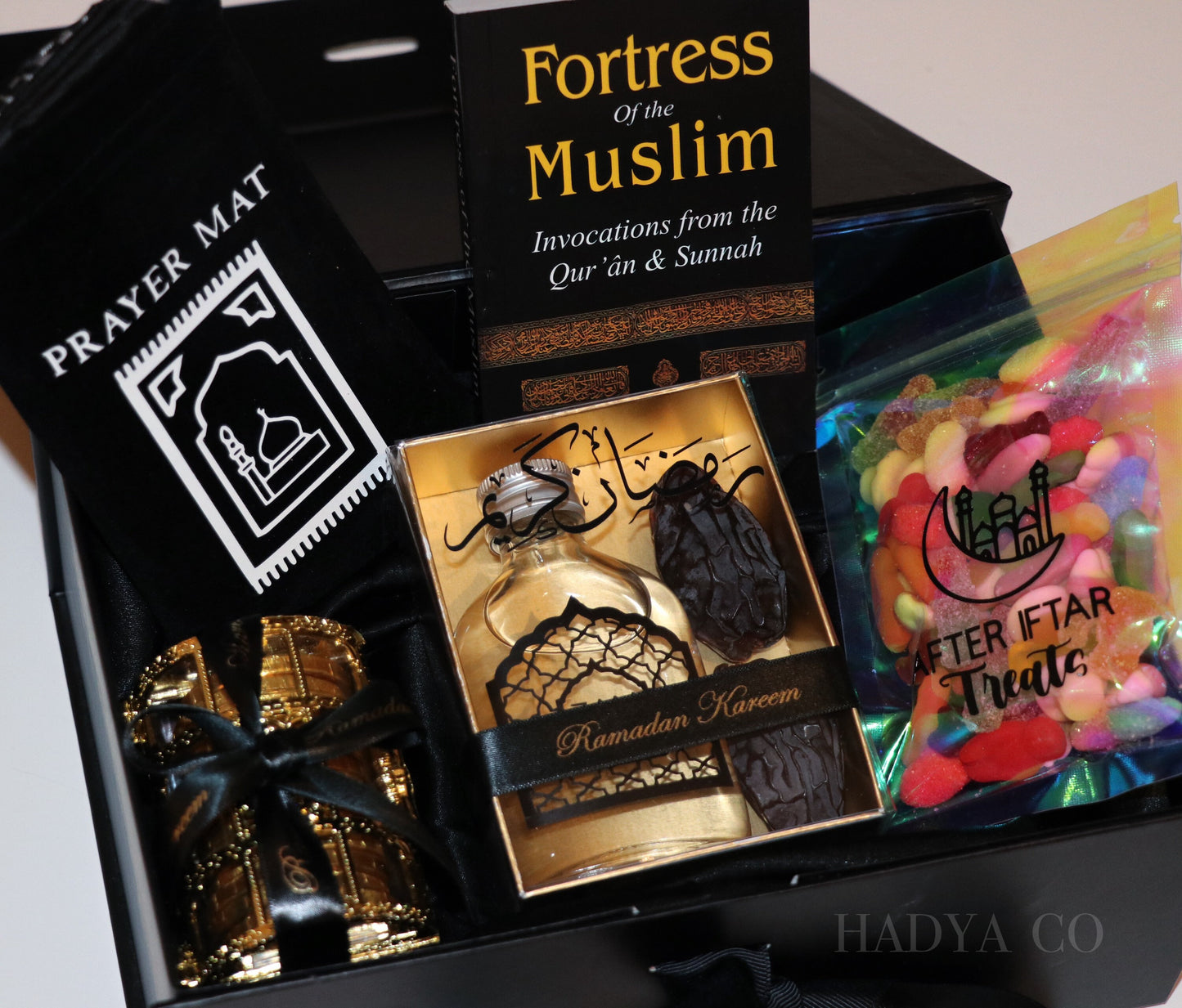 A Gift Of Sunnah Hamper | Luxury Giftbox of Sunnah Gifts for Ramadan /Eid/ Nikkah - Zam Zam Water, Dates, Wudhu Towel, Dua Book, Miswaak